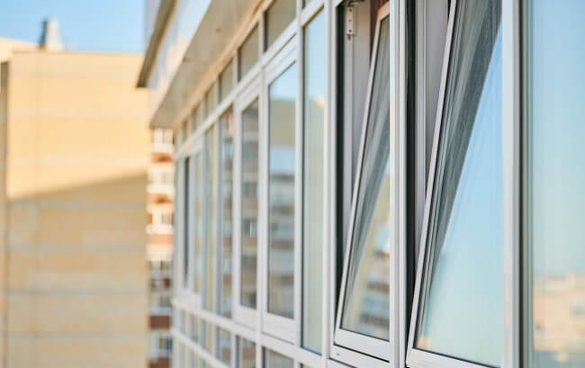 شیشه مناسب برای پنجره دوجداره کدام است؟